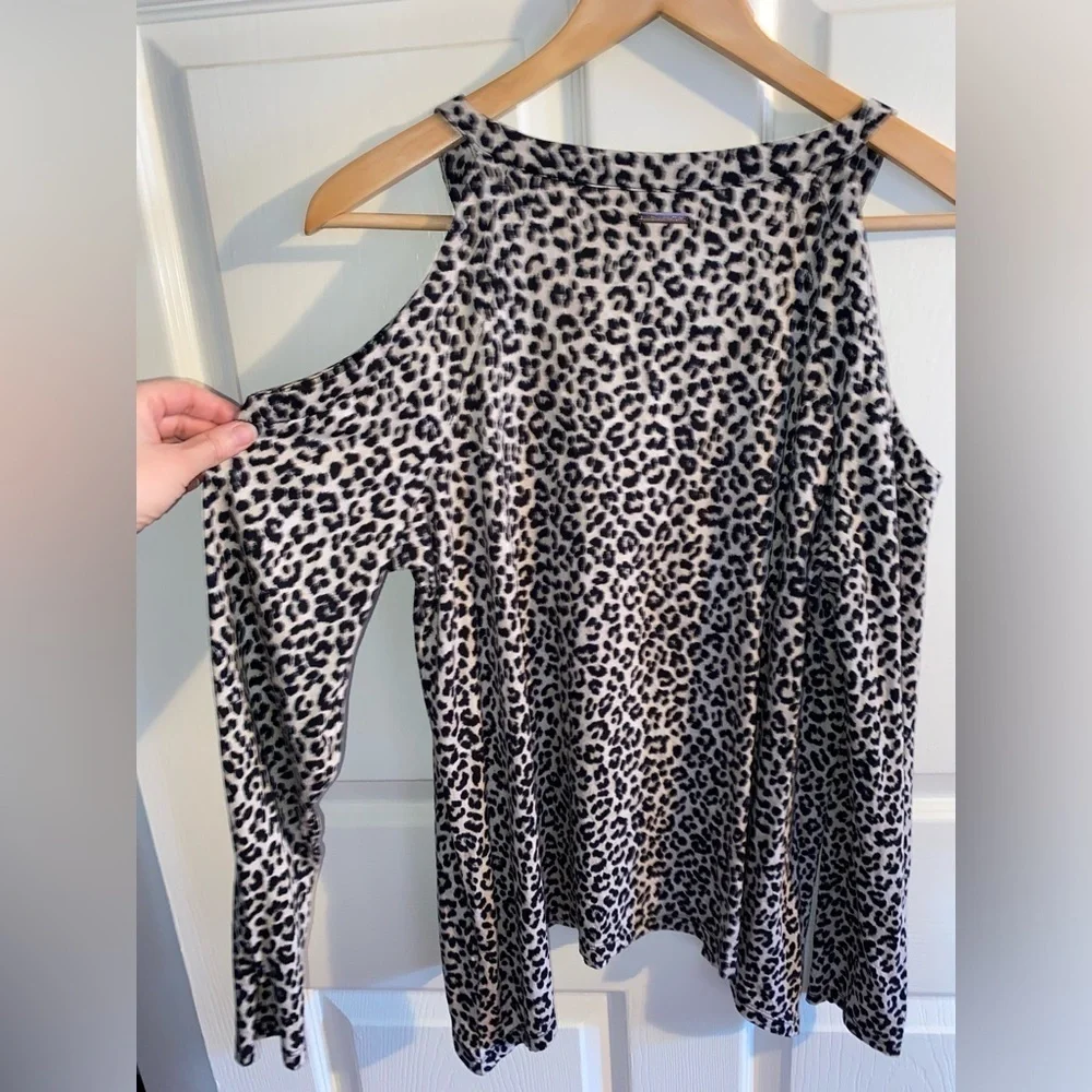 Michael Kors Leopard Print Cold Shoulder Long Sleeve Top Women’s Size L Shirt - Picture 5 of 7
